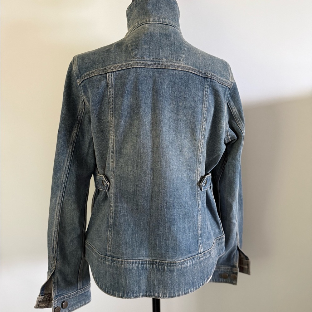 Carhartt Women's Light Blue Denim Jacket with Side Cinch Buttons Size XS - Picture 2 of 6
